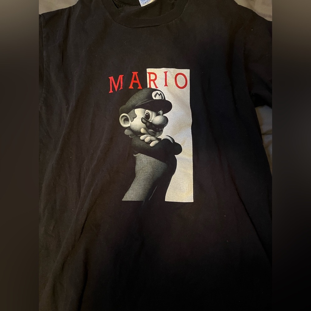 Menacing Mario tee
Such a slay
Size medium